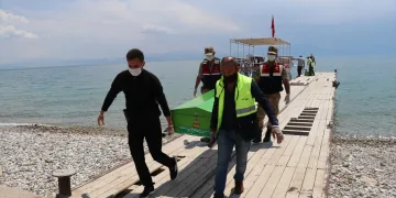 Van Gölü’nde 2’si çocuk 5 ceset daha çıkarıldı