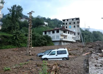 Rize’de sel: 2 can kaybı…