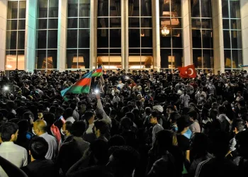 Azerbaycan geceyi ayakta geçirdi