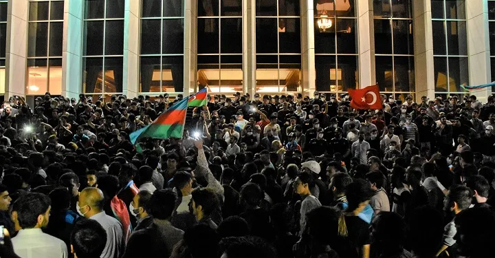 Azerbaycan geceyi ayakta geçirdi