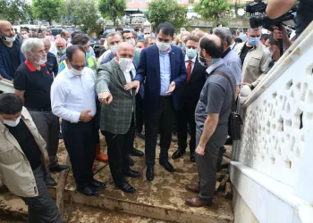 Bakan Kurum sel bölgesinde incelemelerde bulundu