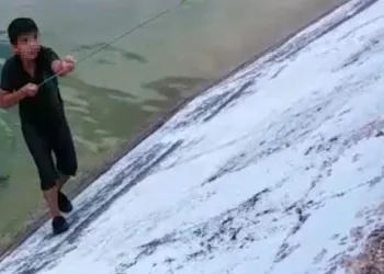İnegöl’de gölete düşen çocuk kurtarıldı