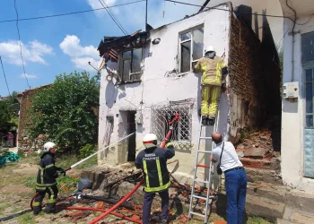 Evini ateşe verdiği iddia edilen şüpheli gözaltına alındı