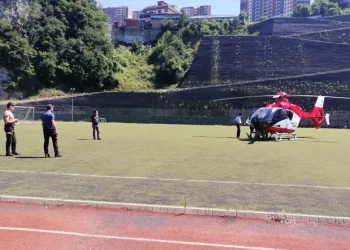 Ambulans helikopter maden işçisi için havalandı