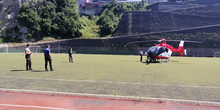 Ambulans helikopter maden işçisi için havalandı