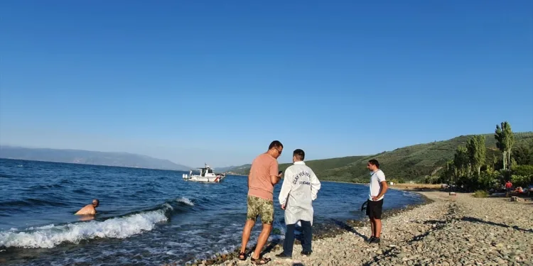 İznik Gölü’nde can pazarı! Kayıp 2 kişi aranıyor