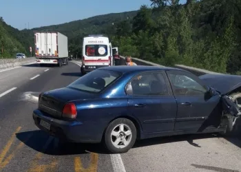 İnegöl’de iki otomobil çarpıştı! 1 yaralı