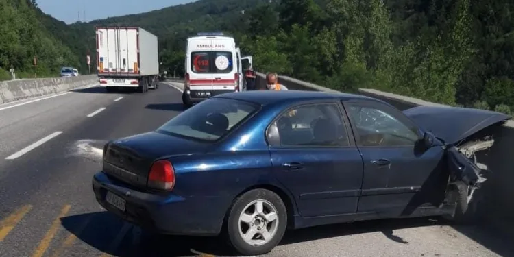 İnegöl’de iki otomobil çarpıştı! 1 yaralı