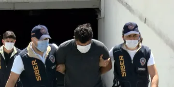 236 suçtan aranan bilgisayar korsanı  yakalandı