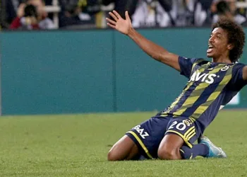 Lyon’un Gustavo aşkı sürüyor
