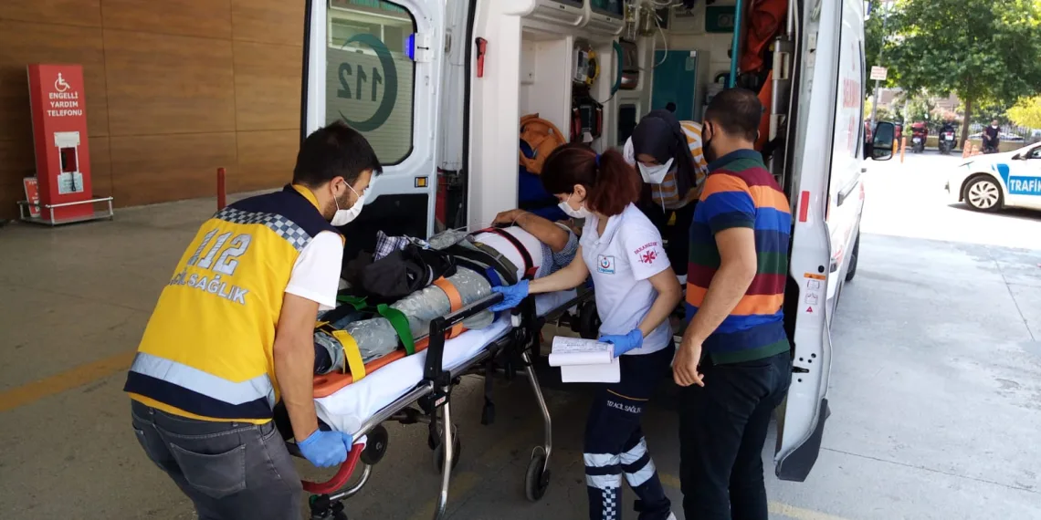 Bursa’da 6 metreden düşen inşaat işçisi ağır yaralandı