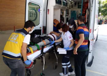 Bursa’da 6 metreden düşen inşaat işçisi ağır yaralandı