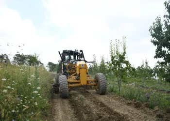 İnegöl’de 46 mahallede arazi yolları temizlendi