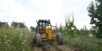 İnegöl’de 46 mahallede arazi yolları temizlendi