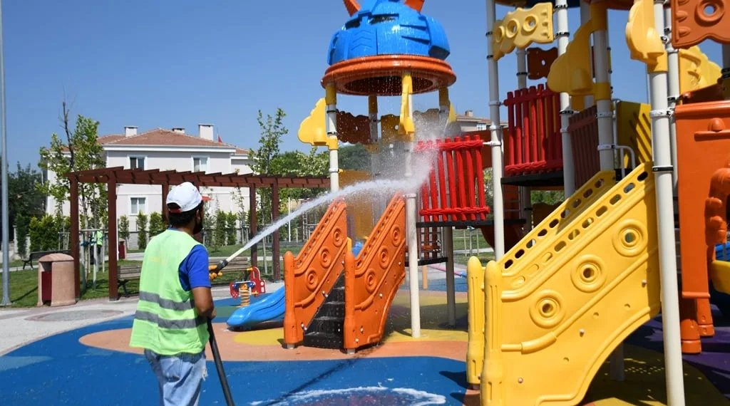 İnegöl’de bayram öncesi dezenfekte çalışması sürüyor