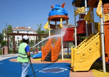 İnegöl’de bayram öncesi dezenfekte çalışması sürüyor