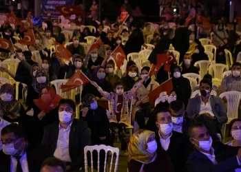 İnegöl 15 Temmuz’da meydanları doldurdu