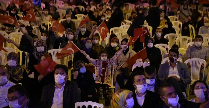İnegöl 15 Temmuz’da meydanları doldurdu