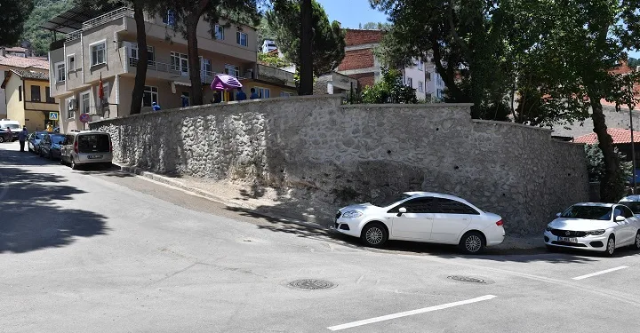 Osmangazi’de yıkılan istinat duvarı onarıldı
