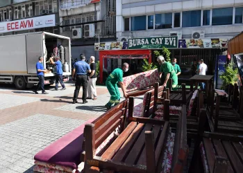 Yaya yolunu kurulan çay ocağı kaldırıldı