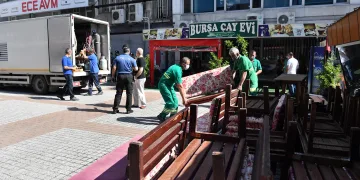 Yaya yolunu kurulan çay ocağı kaldırıldı