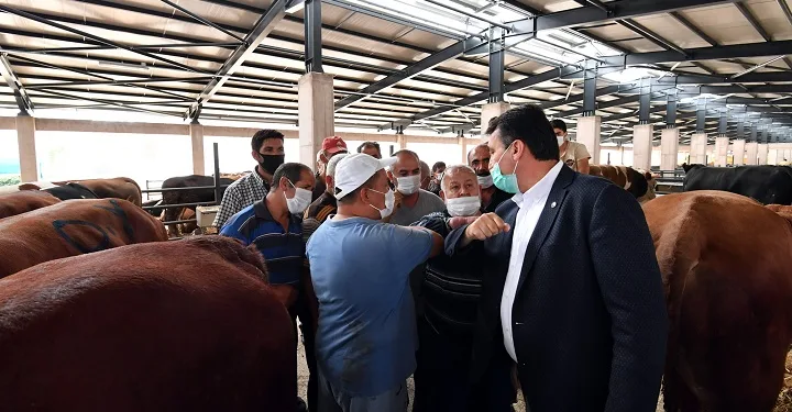 Kurban Pazarı’nda ilk pazarlık Başkan Dündar’dan