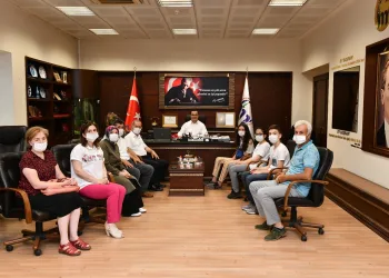 LGS şampiyonları Başkan Kanar’ı ziyaret etti