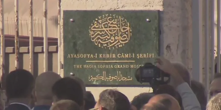 Ayasofya Camisi’nin tabelası asıldı