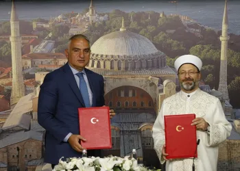 Ayasofya için imzalar atıldı