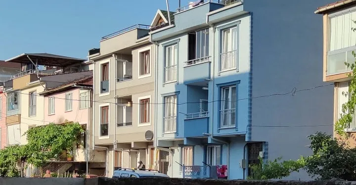Bursa’da küçük kız balkondan düştü!
