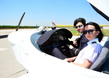 Başlangıç maaşı 26 bin lira olan pilotluğa ilgi büyük