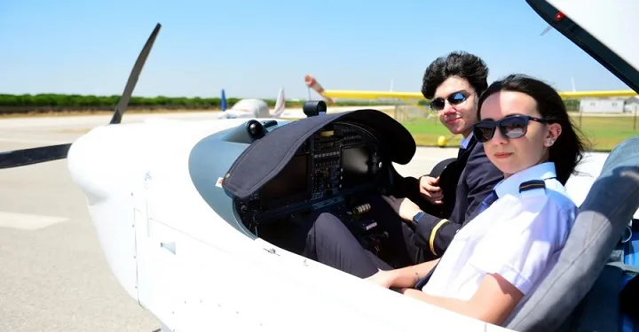 Başlangıç maaşı 26 bin lira olan pilotluğa ilgi büyük