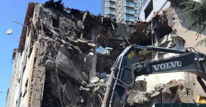 Tarihi Bomonti Bira fabrikası yıkılıyor
