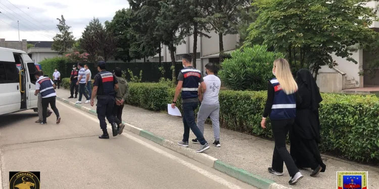 Bursa’da DEAŞ operasyonu! 4 Suriyeli gözaltına