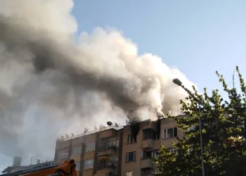 Bursa’da 5 katlı apartmanda yangın!