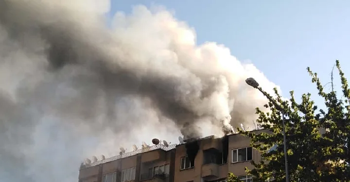 Bursa’da 5 katlı apartmanda yangın!