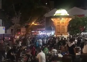Bursa’da alışverişteki kalabalık ve tedbirsizlik ürküttü