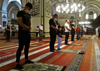 Bursa’da sosyal mesafeli bayram namazı