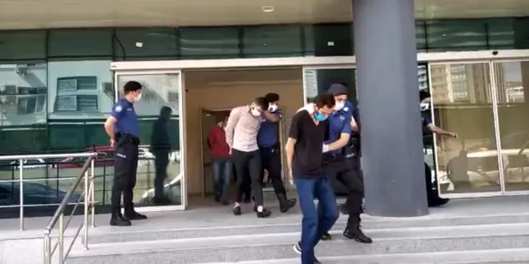 Bursa’da uyuşturucu tacirlerine operasyon