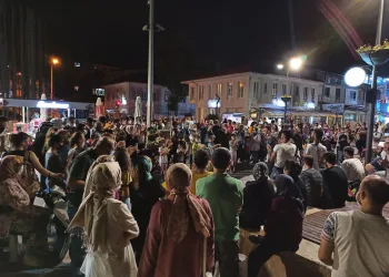 Canlı müzik için mesafe ve maske kuralını hiçe saydılar