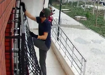 Cezaevinden çıktı, hırsızlık yaparken yakalandı
