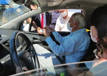 Bursa’da denetimde sürücülere çikolata ve kolonya ikramı