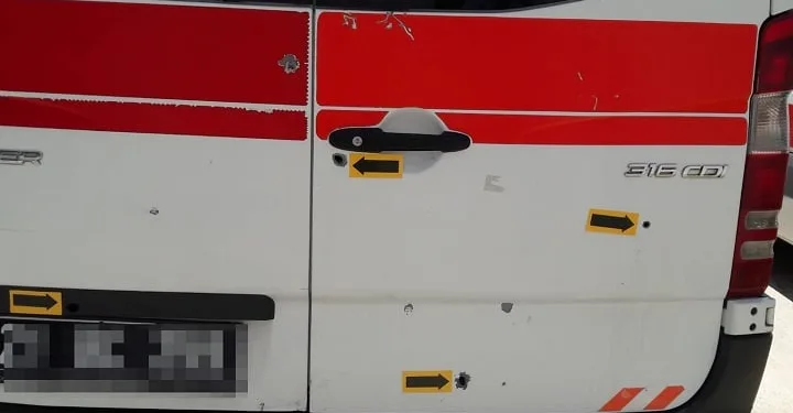 Doğum ihbarına giden ambulansı kurşunladılar