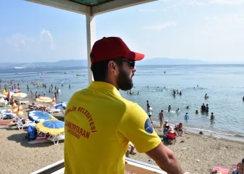 Gemlik sahillerinde cankurtaranlar göreve başladı