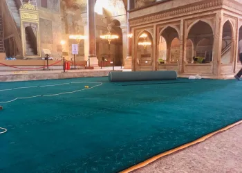 Ayasofya’nın halıları serilmeye başlandı