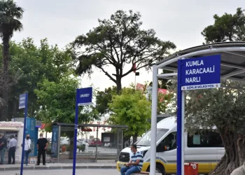 Gemlik’te otobüs durakları yenilendi