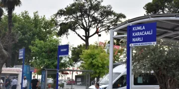 Gemlik’te otobüs durakları yenilendi