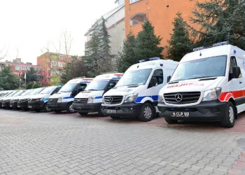 Virüse karşı ambulanslar dezenfekte ediliyor