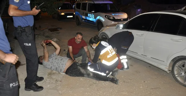 Bıçaklandı, eşini görüntülü arayıp ‘beni vurdular’ dedi