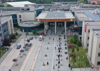 Bursa’da 300 metrelik hastane kuyruğu